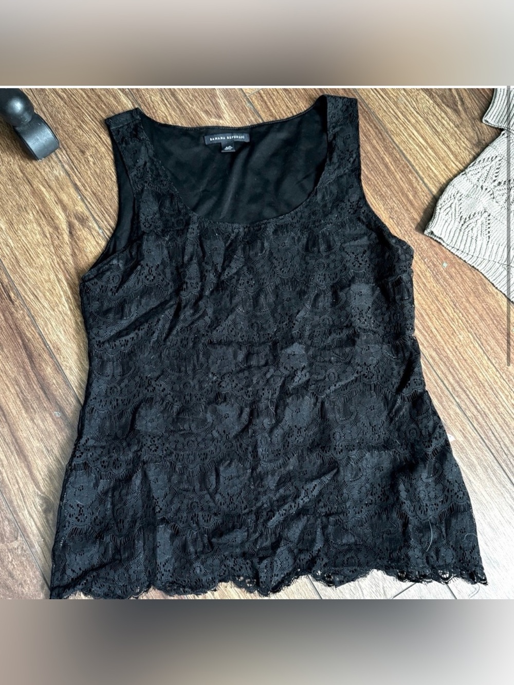 Banana Republic scalloped lace tank top with a floral overlay